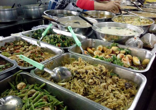 ตลาดสดเทศบาลชะอำ ตลาดเช้าชะอำ ร้านอาหารปรุงสุก