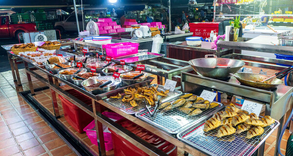 ตลาดบางใหญ่ นนทบุรี ร้านอาหารปรุงสุก