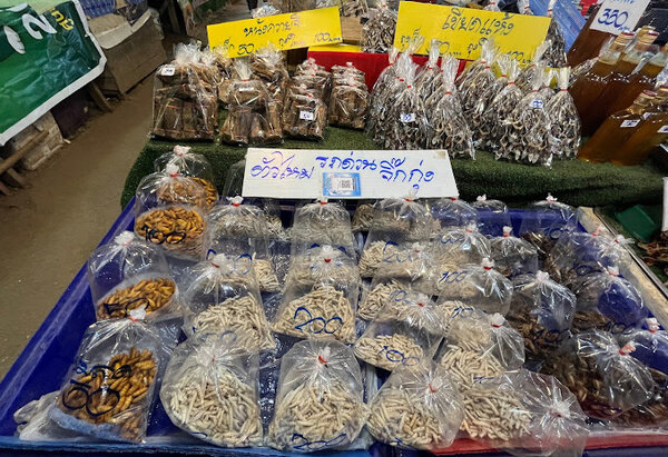 กาดบ้านทา ร้านของทอด รถด่วน