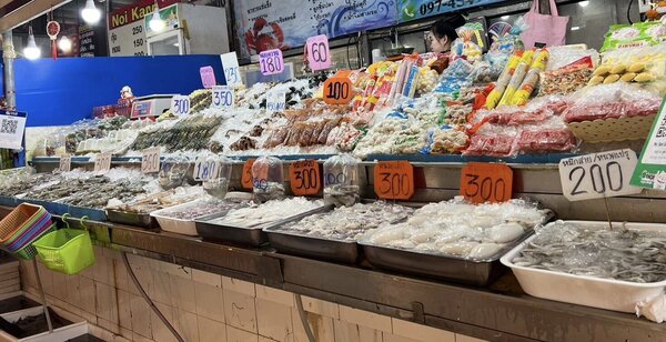 กาดเจริญ เจริญ ร้านของทะเล