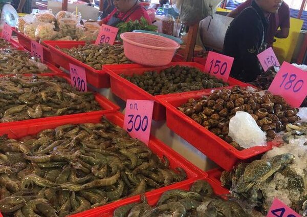 ตลาดศาลายา นครปฐม ร้านของทะเล