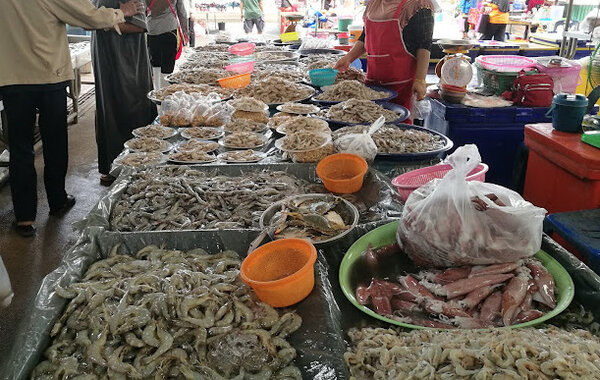 ตลาดสดเทศบาลตำบลฉลุง ตลาดสดสตูล ร้านของทะเลสด