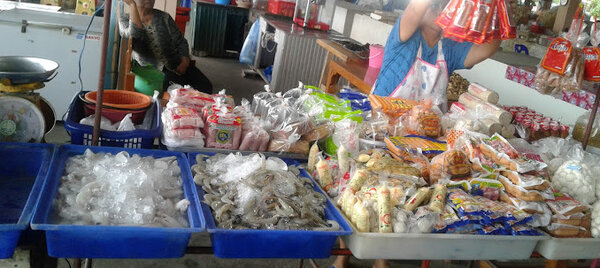 ตลาดเช้ากำแพงเพชร ร้านของสดของแปรรูป