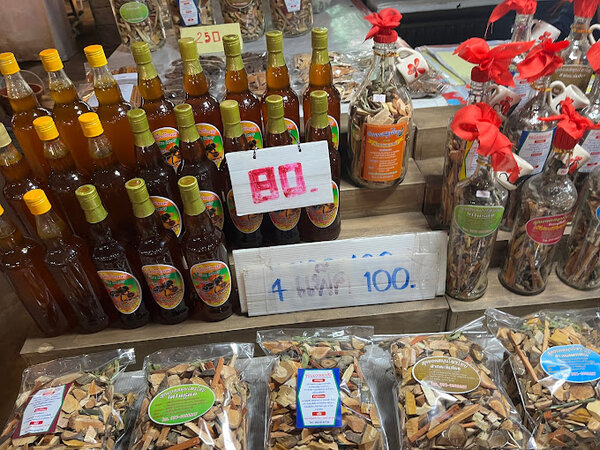 ตลาดบ้านทา ร้านน้ำผึ้ง