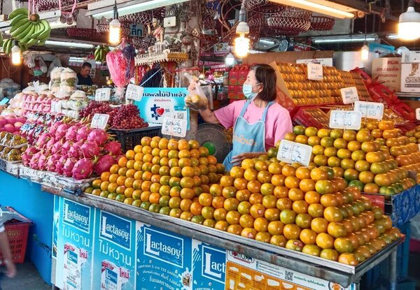 ตลาดต้นพยอม ร้านผลไม้