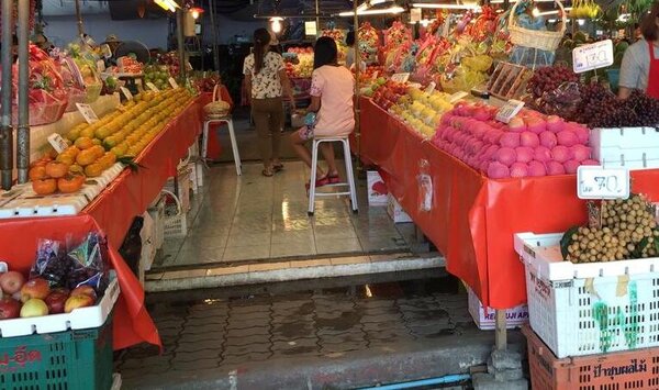 ตลาดเช้าศาลายา ร้านผลไม้