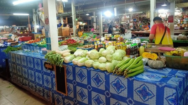 ตลาดสดวัดตระพังทอง ร้านผัก