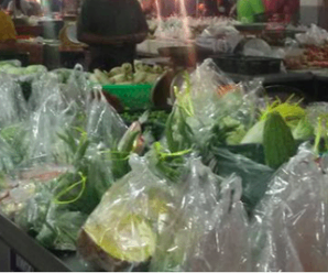 ตลาดชัยภูมิ ตลาดสดเทศบาลตำบลบ้านเขว้า ตลาดอยู่ใกล้สวนสาธารณะ สระหลวง