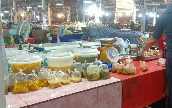 ตลาดสดวัดตระพังทอง ร้านผักดอง