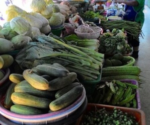 ตลาดสดระนอง ตลาดสดเทศบาลตำบลหงาว ใกล้กับถนนคนเดินบ้านหงาว