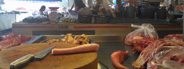 ตลาดเช้าภูเรือ ร้านหมูสด