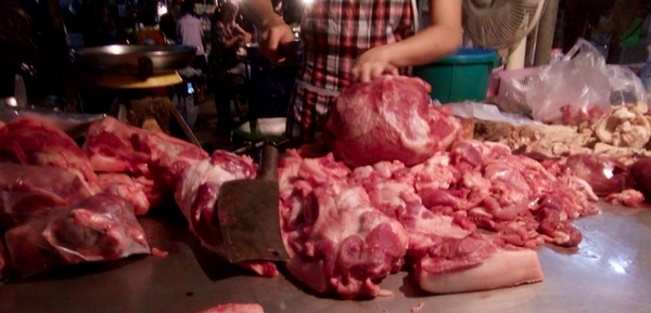 ตลาดสดเทศบาลตำบลร่องคำ ตลาดเช้า กาฬสินธุ์ ร้านหมูสด