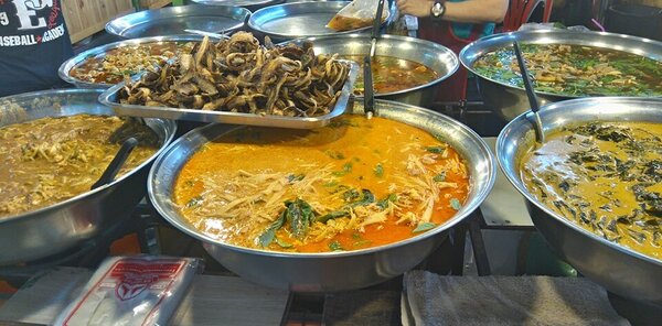 ตลาดศาลายา ร้านอาหารปรุงสุก