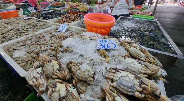 ตลาดนวลจันทร์ 38 ร้านของทะเล