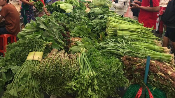 ตลาดนวลจันทร์ 38 ร้านผักสด