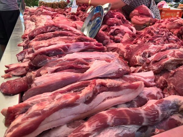 ตลาดนวลจันทร์ 38 ร้านหมูสด