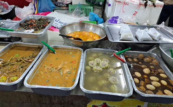 ตลาดเช้าช้างเผือก ร้านอาหารปรุงสุก