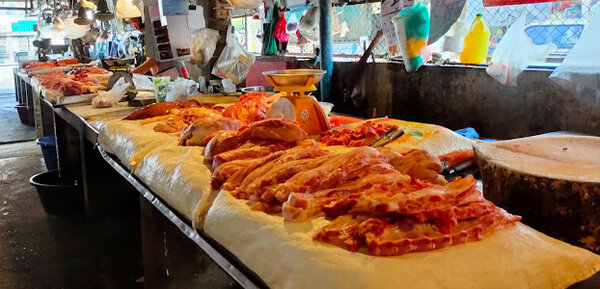 กาดเช้าบ่อสร้าง ร้านหมูสด