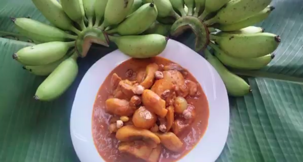 แกงมัสมั่นกล้วยไข่