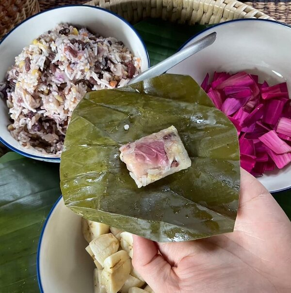 ข้าวต้มมัดกลีบบัวแดง ข้าวต้มมัดกลีบบัวแดง