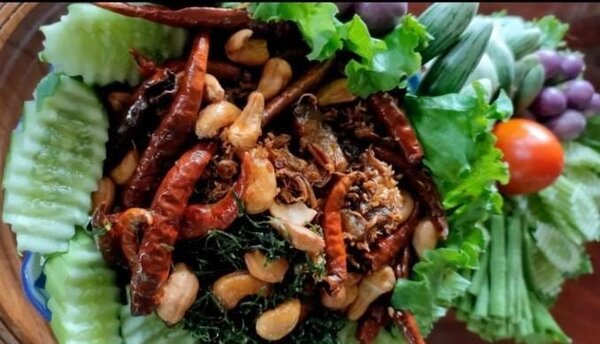 เมนูอาหารประจำจังหวัดสุพรรณบุรี ปลาหมำสมุนไพรทอดกรอบ ปลาหมำสมุนไพรทอดกรอบ