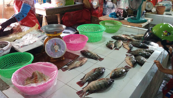 ตลาดศรีทรายมูล ร้านปลาสด