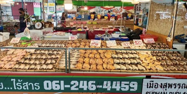 ตลาดมารวย ตลาดเช้าปทุมธานี ร้านปลาแดดเดียว