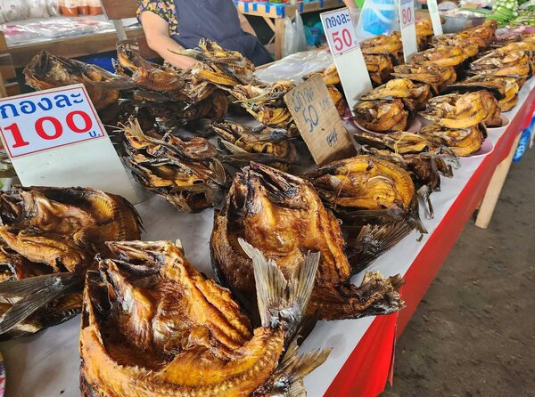 ตลาดปลาบ้านสา ร้านปลาแห้ง