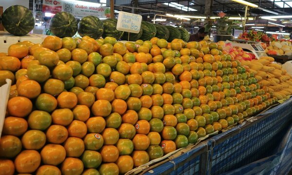 ตลาดโพศรี อุดรธานี ร้านผลไม้
