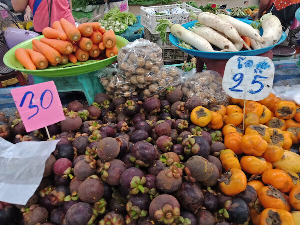 ตลาดร่องขุ่น ตลาดเช้าเชียงราย ร้านผลไม้