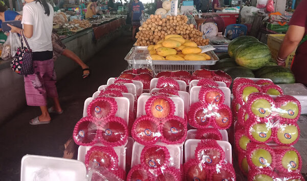 ตลาดศรีทรายมูล ร้านผลไม้