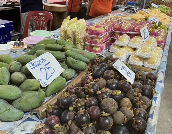 ตลาดสดเวียงชัย ร้านผลไม้