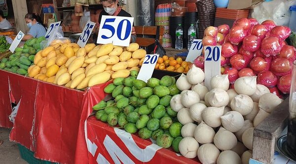 ตลาดสดลำปาง ตลาดสดบ้านสา ร้านผลไม้