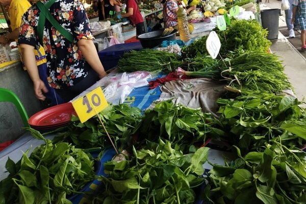 ตลาดประตูล้อ ร้านผัก