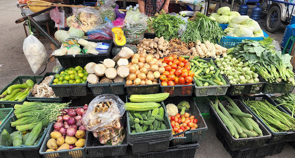 ตลาดวิเศษชัยชาญ ร้านผักสด