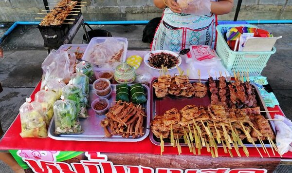 ตลาดคลองสี่เมืองใหม่ ตลาดสด ปทุมธานี ร้านหมูย่าง