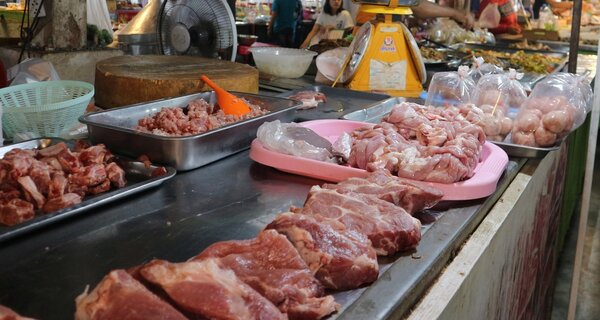 ตลาดโพศรี ตลาดขายของสด ร้านหมูสด