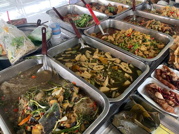 ตลาดเมืองทองเจริญศรี อุดรธานี ร้านอาหารปรุงสุก