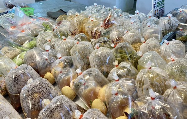 กาดใหม่ เมืองงาย อ.เชียงดาว จ.เชียงใหม่ ร้านอาหารปรุงสุก