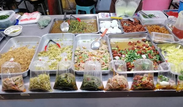 ตลาดคลองสี่เมืองใหม่ ตลาดสด ปทุมธานี ร้านอาหารปรุงสุก