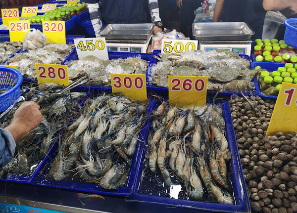 ตลาดสด มุกดาหาร ร้านของทะเล