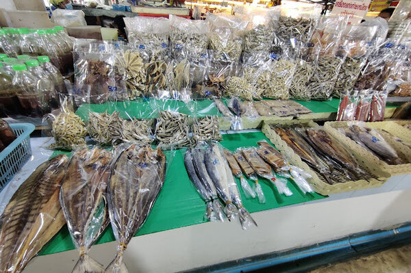 ตลาดสดกะทู้ใหม่ ตลาดภูเก็ต ร้านปลาแห้ง