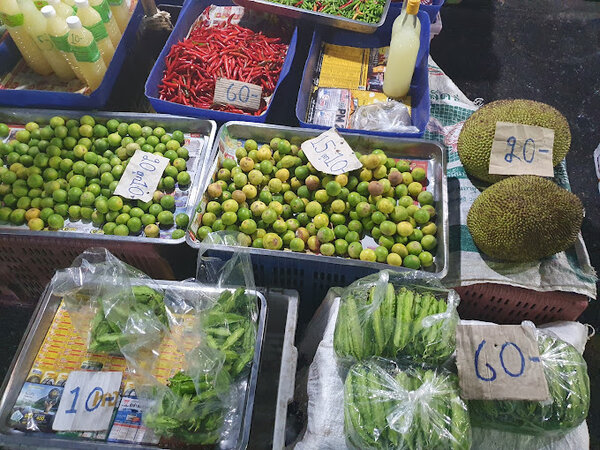 ตลาดสดเทศบาลเมืองกาญจนบุรี ร้านผักพื้นบ้าน