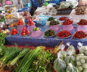 ตลาดสด สุรินทร์ ตลาดสดเทศบาลตำบลรัตนบุรี เปิดทุกวัน เวลา 10.00-19.00 น.
