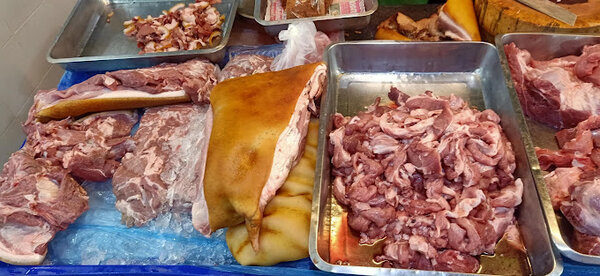 ตลาดสดเทศบาลเมืองกาญจนบุรี ตลาดสด กาญจนบุรี ร้านหมูสด
