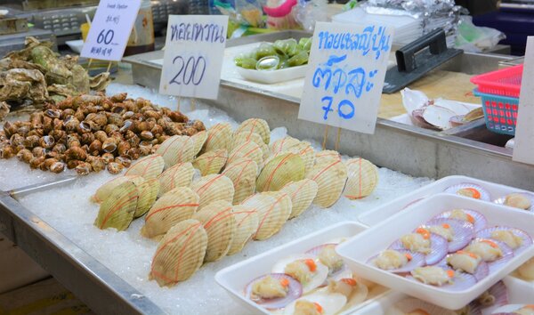 ตลาดสดธนบุรี ถนนบรมราชชนนี ร้านของทะเลสด