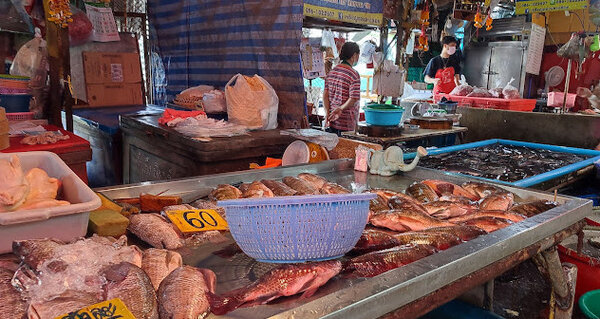 ตลาดเทวราช หรือตลาดเทเวศร์ ตลาดเช้า กรุงเทพ ร้านปลาสด