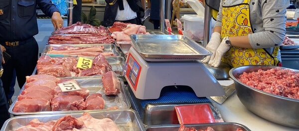 ตลาดสดธนบุรี ถนนบรมราชชนนี ร้านหมูสด