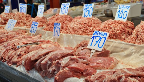 ตลาดล้านเมือง ตลาดกลางผักและผลไม้ เชียงราย ร้านหมูสด