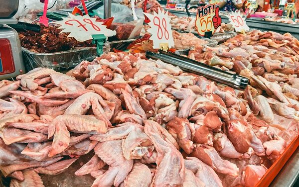 ตลาดล้านเมือง ตลาดกลางผักและผลไม้ เชียงราย ร้านไก่สด